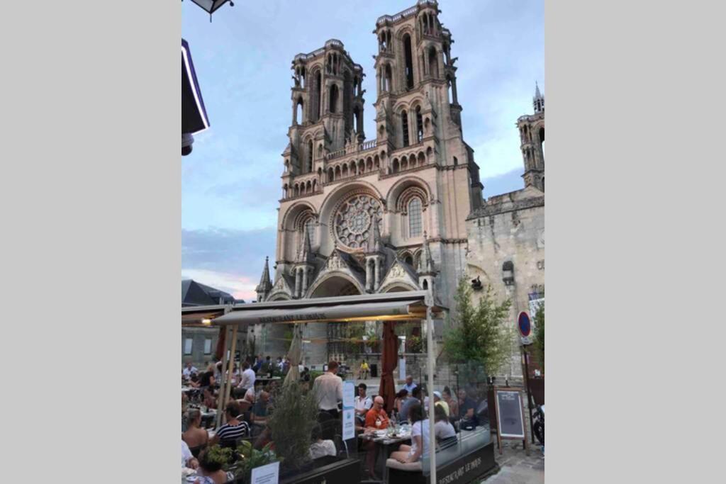 Laon : « Suite Privee Au Pied De La Cathedrale » Exterior photo