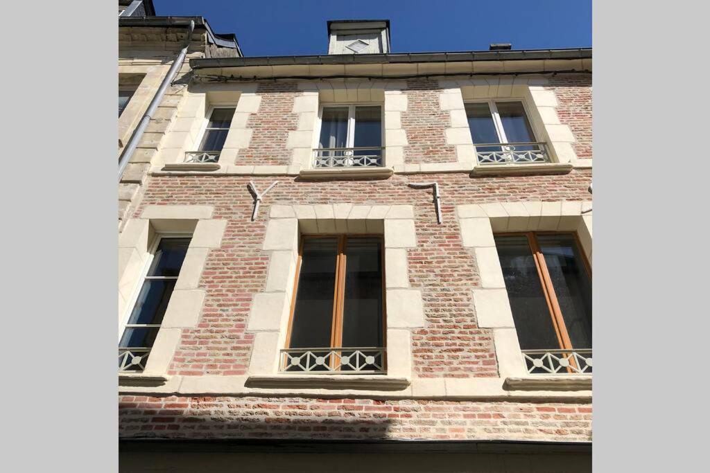 Laon : « Suite Privee Au Pied De La Cathedrale » Exterior photo